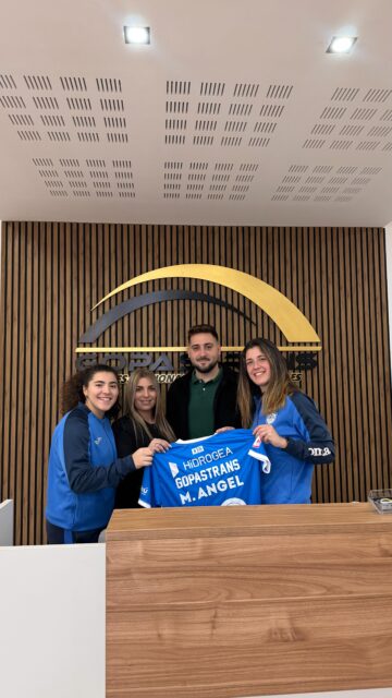 “¡Así comenzó nuestra increíble visita! 🎥💫 El equipo de fútbol sala femenino de primera división @lbtlfutsal estuvo en nuestras instalaciones y fue todo un honor recibirlas. Gracias por su visita y por inspirarnos con su pasión y compromiso. Nos complace ser vuestro patrocinador y poder apoyarlas en su camino hacia el éxito. Os dejamos un adelanto de lo que estamos preparando… ¡Pronto más! ⚽🙌 @miguelangelmrtz #futbolsalafemenino #equipo #trabajo #esfuerzo #pasion #fyp
